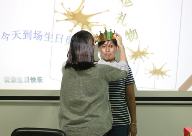 34b4f2c555e804f51b375d4e467668cc J9九游会游戏触摸屏厂家7月为员工们进行生日会